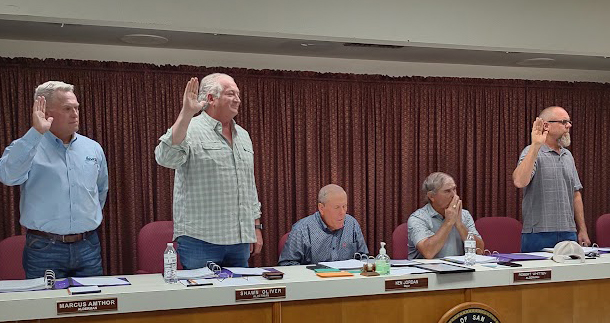 Newly elected Councilmen taking the Oath of Office