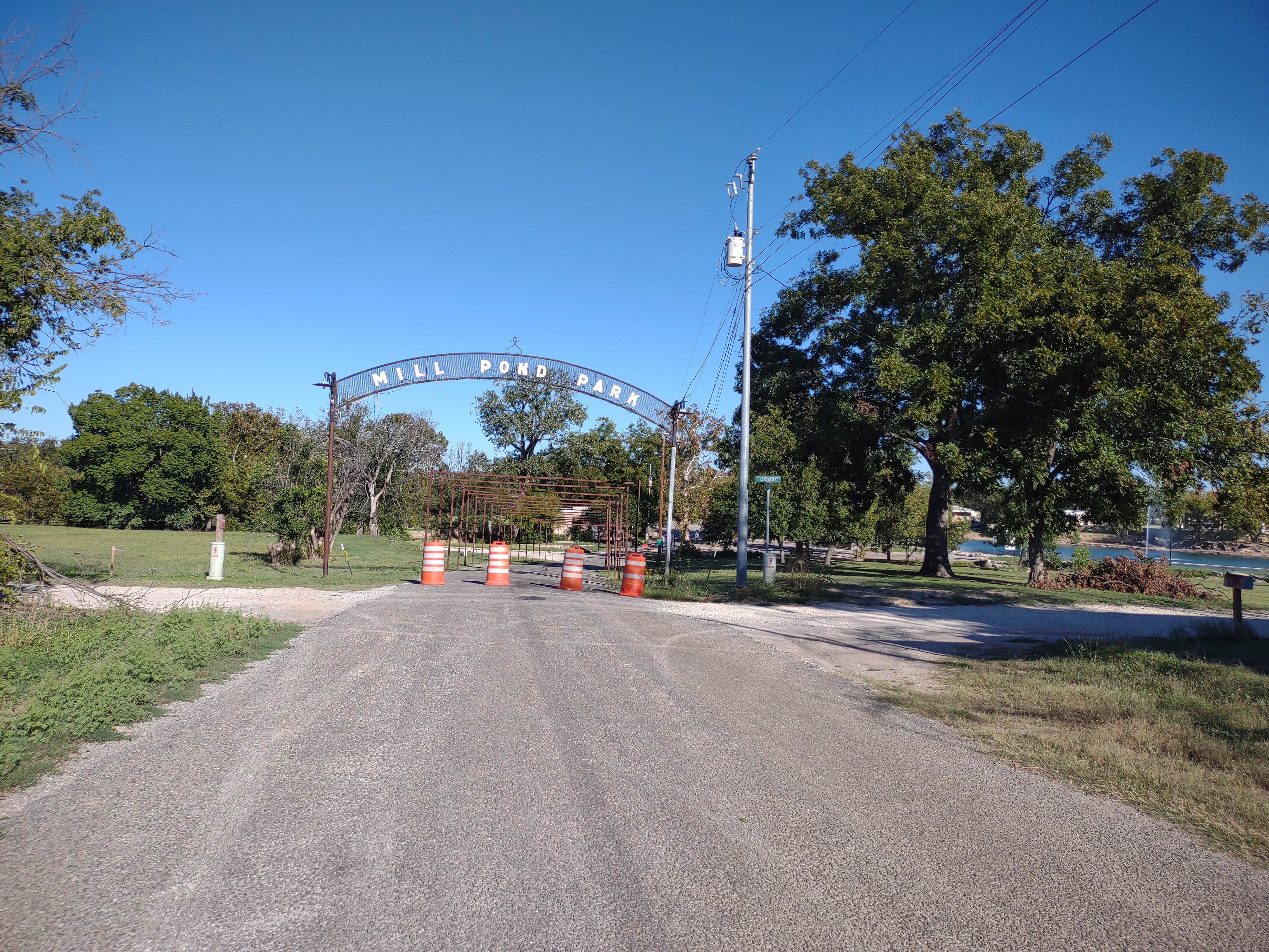 west entrance to Mill Pond Park