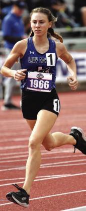 Riley Eckert running the 800m run