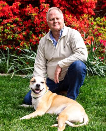 Kris Kiser and his pup MoMo - Courtesy of TurfMutt Foundation
