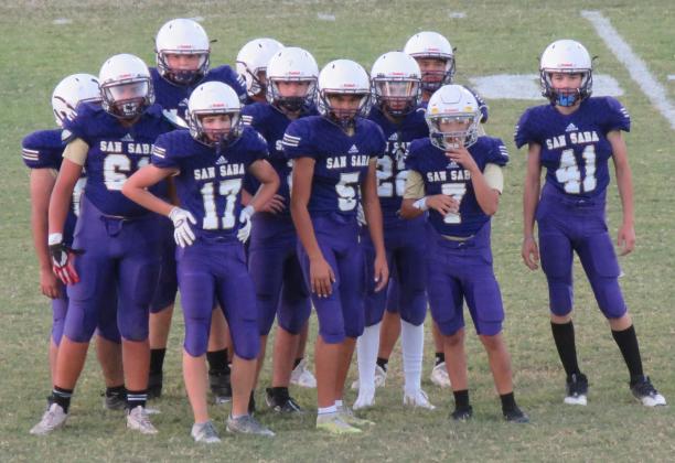 8th Dillo Offense awaiting the play call from Coaches - Courtesy of Chino Z.