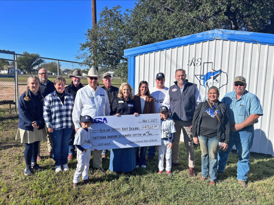 LCRA representatives present a $47,665 grant to the Richland Springs Youth Baseball Association for improvements to the Richland Springs ballfield. The grant is part of LCRA’s Community Development Partnership Program.