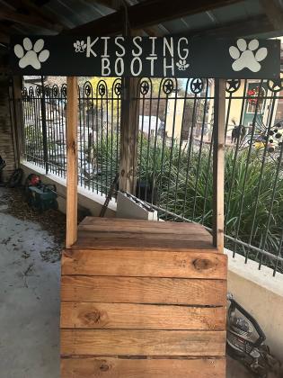 Kissin’ Critters Kissing Booth