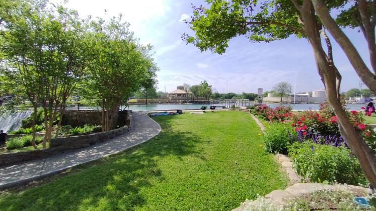 Beautiful Mill Pond Park - the perfect place to view the Total Solar Eclipse! - photo by Yvonne Contreras