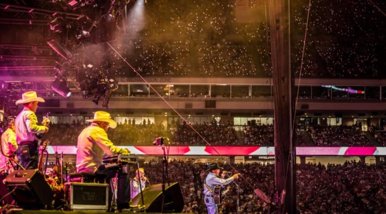 Photo by @alivecoverage, courtesy of Messina Touring Group