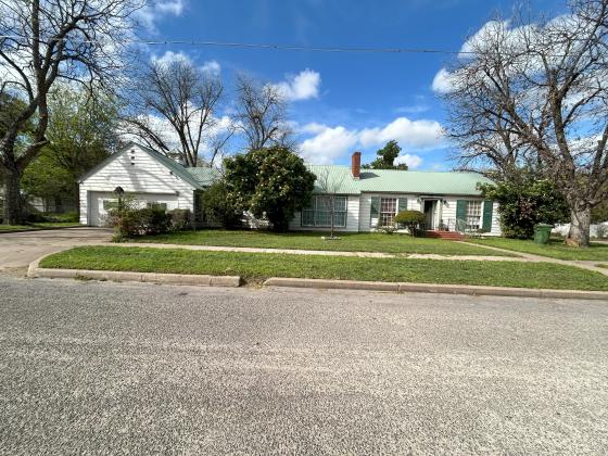 A look at the house - BEFORE- Photo courtesy of Corina Fauley