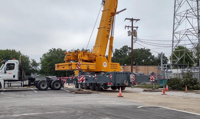 Just look how wide that is! With a crane extended that tall, it has to be sturdy!