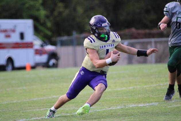 SSFB - Luke Tharp runs for a big gain / Courtesy of Kayti Lackey - 1916 Athletics