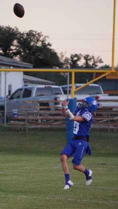 Weston Woolsey making a catch for a touchdown against Sidney / Courtesy of Valerie Valdez