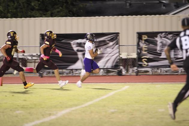 Alex Estrada races to the end zone in last Friday's game against the Bulldogs. Courtesy of Kayti Lackey - 1916 Athletics