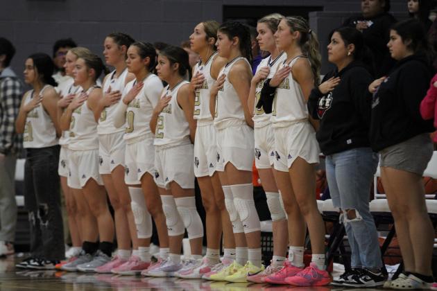 Lady Dillos prepare to face off with Mason
