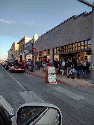 Shoppers lined the sidewalks (Djuana Payton)