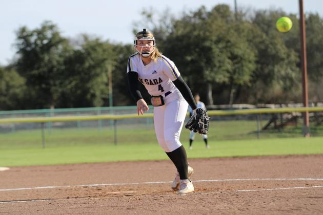 #4 Bryli Edmondson took the mound for the Lady Dillos