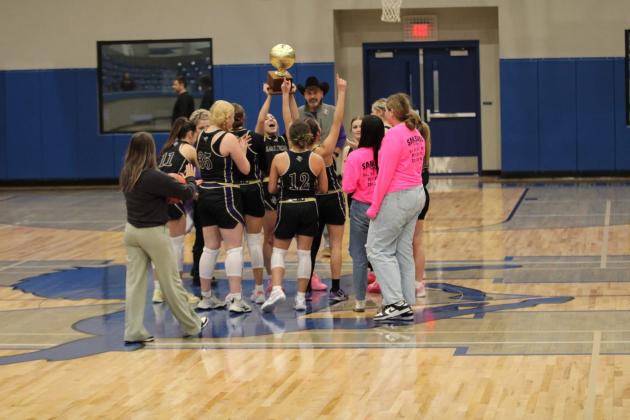 Lady Dillos - celebrate the trophy!