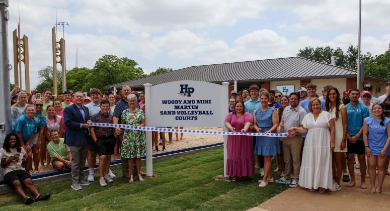 Pictured left to right: Dr. Cory Hines, HPU president; members of the Martin family including Rylan, Leander, Woody, Miki, Sarah, Brinson, Ashley and Dr. Ben Martin; and Melinda Hines, HPU first lady.