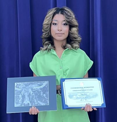 Keyln Yanez holding her winning art piece and her award. | Photo by Shara Wright | TAEA Region 15 Representative