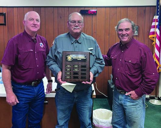 Wayne Yarbrough was selected as Supervisor of the Second Quarter. Taking part in the presentation were City Manager Scott Edmonson (left) and Alderman Robert Whitten (right).  Photo by Scott Glaze
