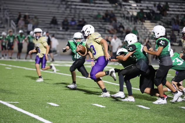 Fabi Macedo breaks away from the Burnet defenders in the win last Thursday.