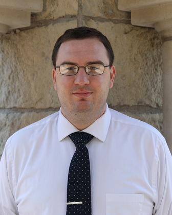 Dr. Dennis Gibson, director of research and associate professor of chemistry at HPU, will lead the new Center for Faculty and Student Research.
