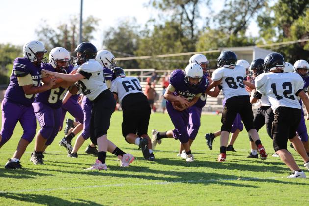 #22 Bobby Verette makes his way through Hamilton defenders.