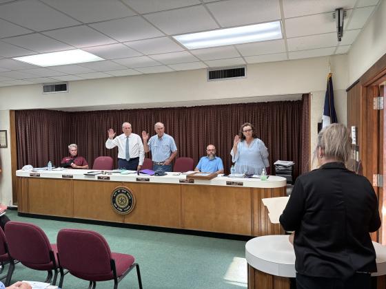 Judge Sharon Blossman swearing in the newly elected City Council Members | Courtesy of Scott Glaze