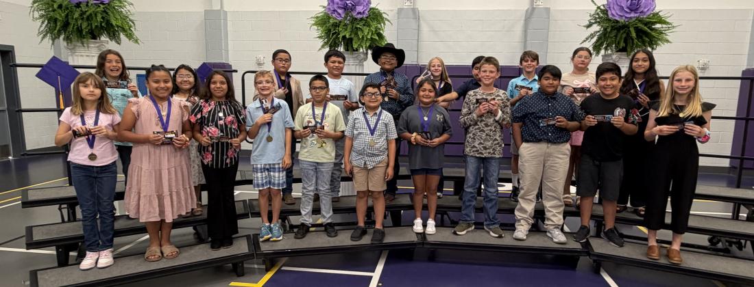 SSES Fourth Grade Students with perfect attendance for the 4th 9-Weeks  (L-R) *Dahlia Alcorn, *Analia Aragon, Rocio Argote, *Dayler Barrier, *Jovani Canedo-Cervantes, *Moises Cervantes, *Evelyn Coronado, John Clay Craft, Hector Crisanto, Aaron Cuevas, Hadley Fuller. Back Row (L-R):  Cash Reyes, Ailany Rodriguez, *Ryan Rodriguez, Zuriel Sanchez, *Edwiin Tovias, *Jasmine Vanderburg, Aaron Martinez, Hugh Henslee, Reagan Hay, *Esefani Guerrero
