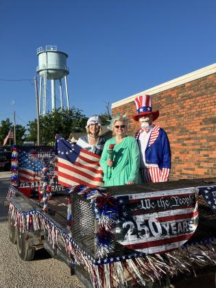 Melody Lewis-Betsy Ross, Linda Ragsdale-Lady Liberty, Darwin Lewis-Uncle Sam
