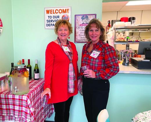 (l-r) Debbie Shahan, club president, and member Jacquelyn Carlson