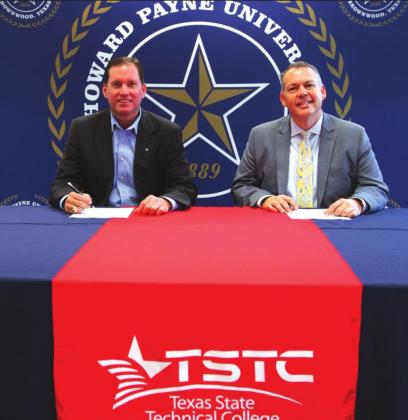 Jeff Kilgore (left), vice chancellor and chief academic officer of TSTC, and Dr. Cory Hines, HPU president, sign an articulation agreement between their respective institutions that will help provide expanded opportunities to students.