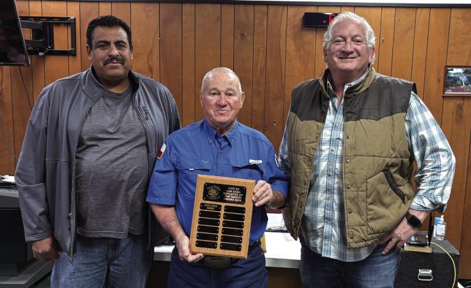 Jackie Turner from the Street Department was selected as the Employee of the Month for January 2026. Taking part in the presentation of his award was his supervisor Luis Rios (left) and Alderman Shawn Oliver (right). Way to go, Jackie!
