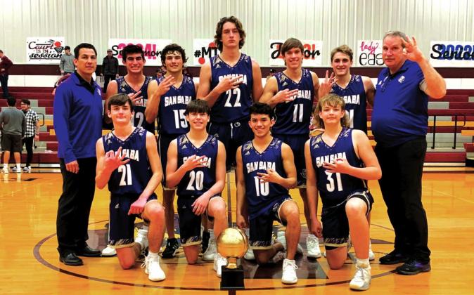 Dillos Hoops wins third straight district title