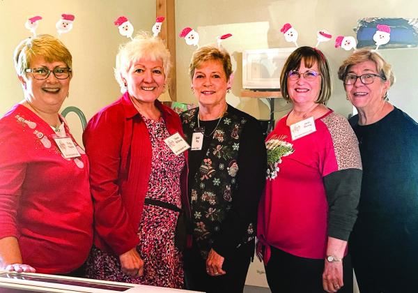 Entertainment Committee Hostesses (l-r): Trudy Hughes (chair), Donna McKinney, Gale Ivy, Janis Murray, and Marti Free. Not pictured: Rebecca Britton.