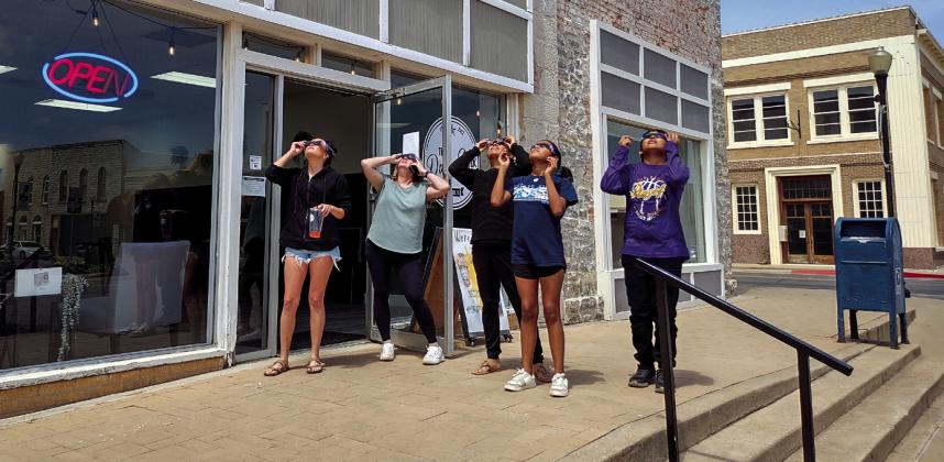 The Daily Mix crew &amp;amp; friends look to the sky to see the sight!