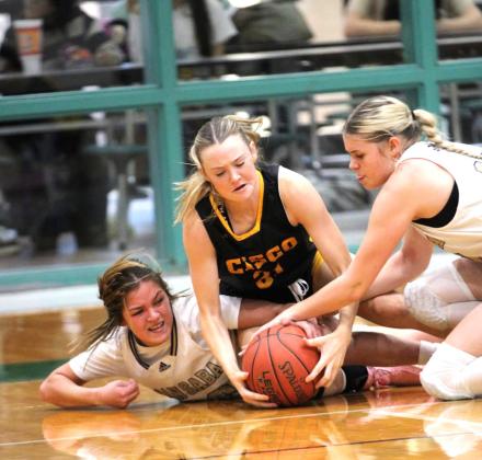 Varsity - #20 Ema Argote and #10 Brooklyn Allison fight for lose ball against Cisco