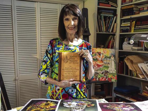 New Braunfels artist Jane Felts Mauldin poses for a photo with her Mary Jo Laughlin and Whitehouse Memorial Award on Nov. 13, 2024. Tyler Johnson | Herald-Zeitung