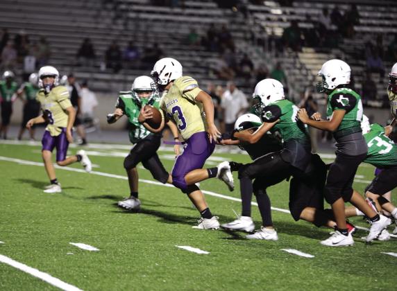 Fabi Macedo breaks away from the Burnet defenders in the win last Thursday.