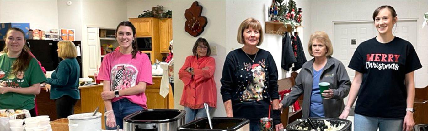 L to R: Lauren Riley, Lindsey Riley, Pennye Johnson, Cynthia Weatherby, Cindy Stewardson, Kayla Easlon preparing the meal