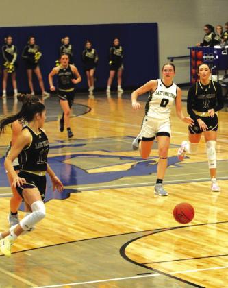 Cinzlea Stanton fast break pass off to #11 Chassidy Gonzales
