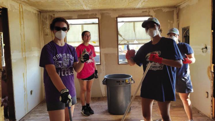 Teen volunteers fight the heat with smiles and muscles for Mission San Saba