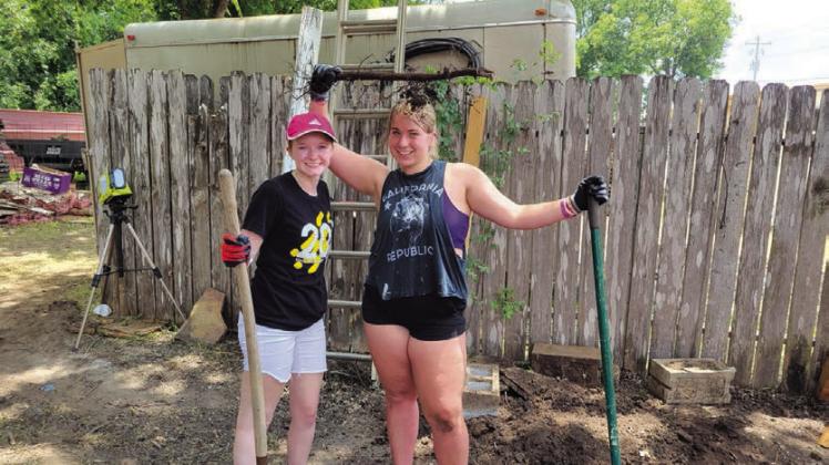 Teen volunteers fight the heat with smiles and muscles for Mission San Saba
