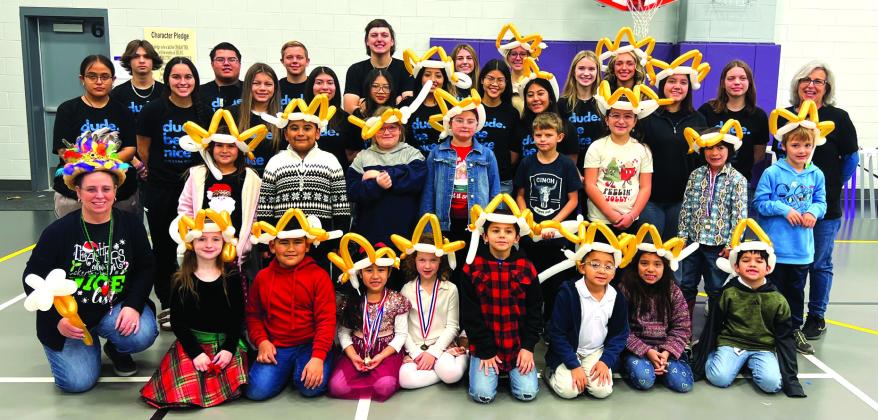 Mrs. Casco’s winning 2nd grade class and the San Saba High School National Honor Society members