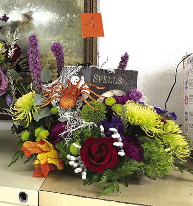 Floral Design Contest 3rd place winner - Jayliegh Carroll Photo by Tiffany Berrio