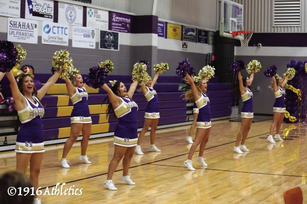 Meet The Dillos - Cheerleaders