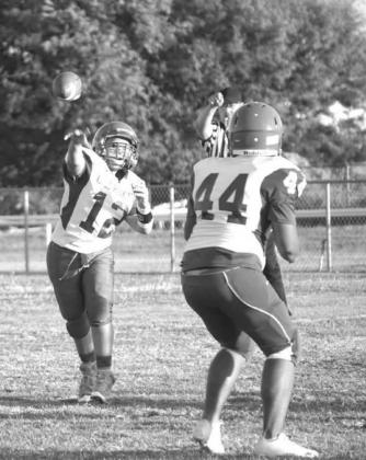 Tatum Shanklin passing to Issic Martinez.