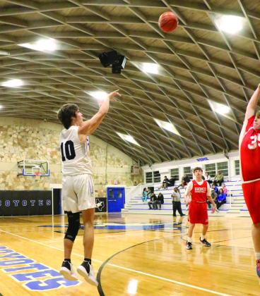 #10 Jayden Sutherland shoots from behind the arc.