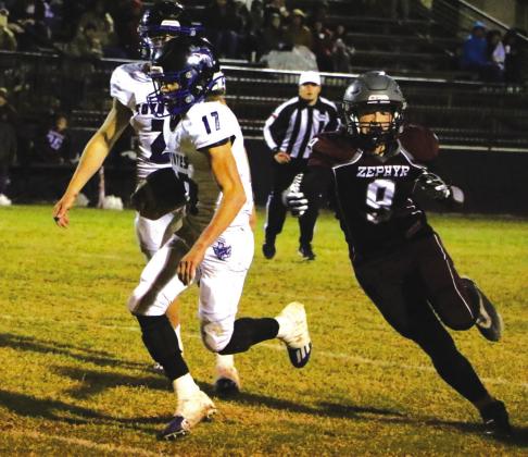 #17 Billy Perry evades a Bulldog.