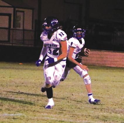 #32 Cohen Tharp ready to block for #9 Hutton Rogers.