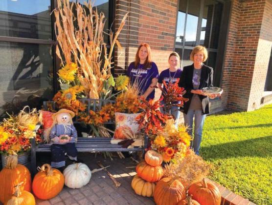 First Place Winner – Arrowhead Bank staff as shown: (Left) Kristen Nelson, Avery Bohannon and Cynthia Weatherby