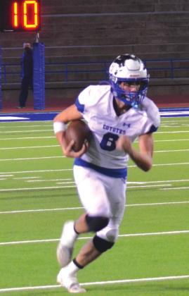 Richland Springs High School varsity football junior running back Zane Capps (8) runs on Tuesday, January 5, 2021 on his way to a 45-yard touchdown reception against Balmorhea High School during the 1A Division 2 State Championship game at San Angelo Stadium. (Photo by Andrew Salmi)