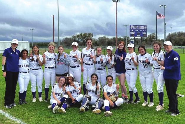 Lady Dillos Softball Picks Up Two Clutch District Victories
